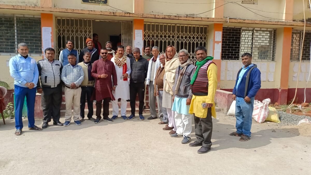 सहकारी शीत भंडार के विभिन्न पदों पर प्रत्याशियों ने नामांकन किया