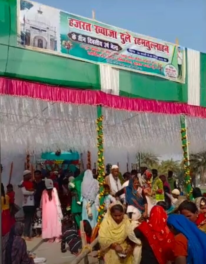 तीन दिवसीय उर्स मेला प्रारंभ बड़ी संख्या में पहुंचे लोग हुई चादर पोशी 