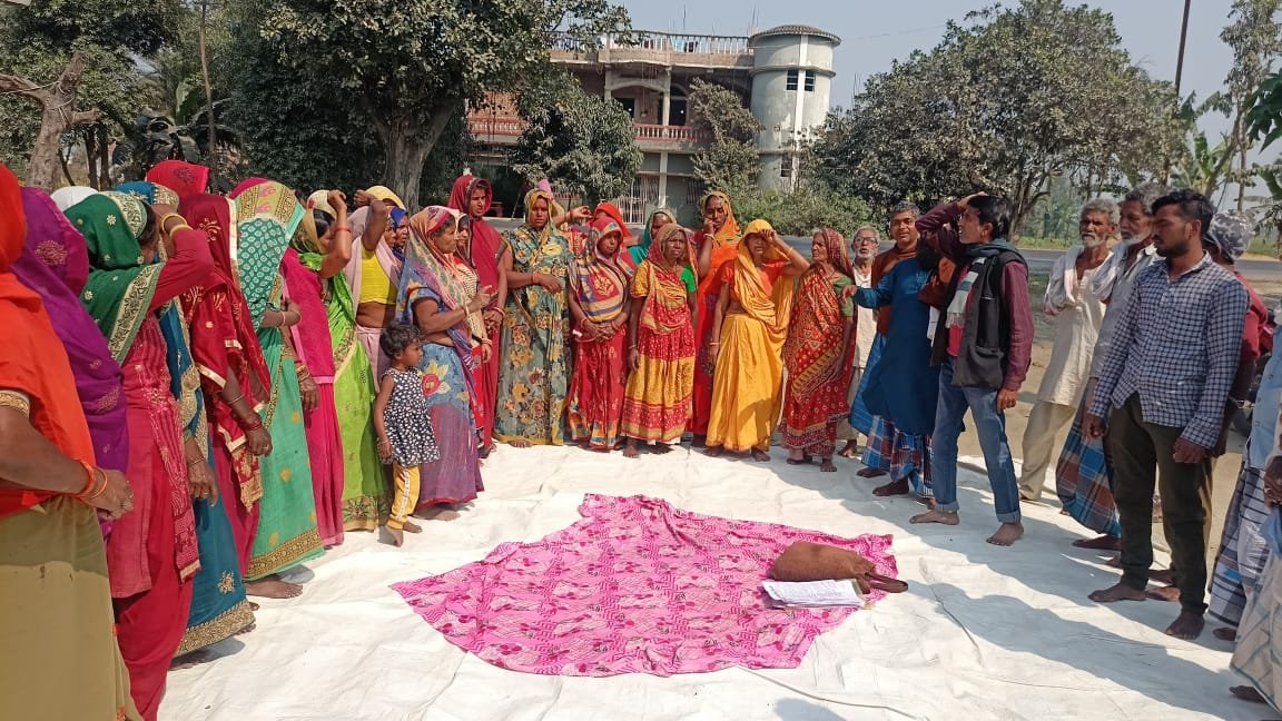 अंचल प्रशासन और पुस्तैनी बसे परिवारों के बीच 9 फरवरी को टकराव की आशंका