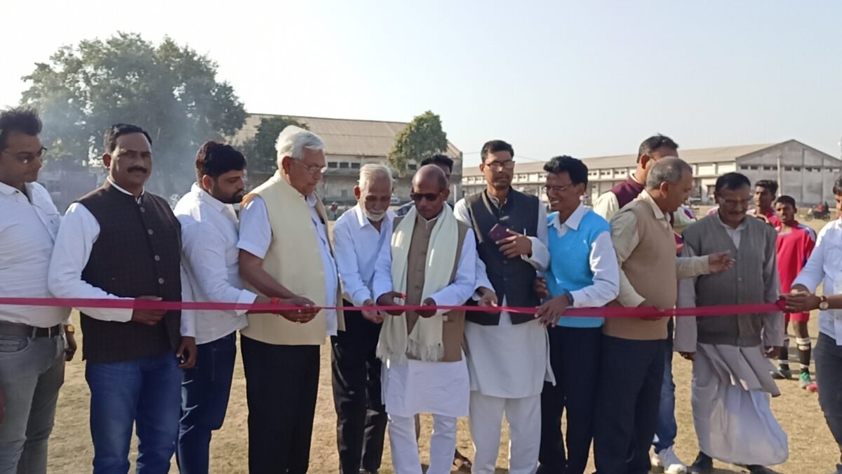 जिला फुटबॉल लीग शुरू बेहतरीन खिलाड़ियों का चुनाव