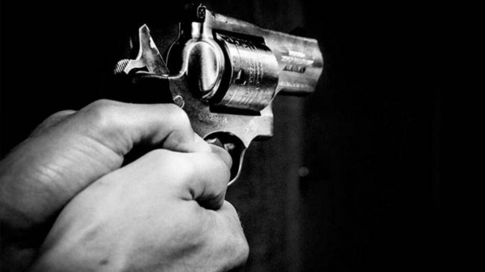 बिहार: चलती ट्रेन में एक यात्री की गोली मारकर हत्या, मचा हड़कंप!
