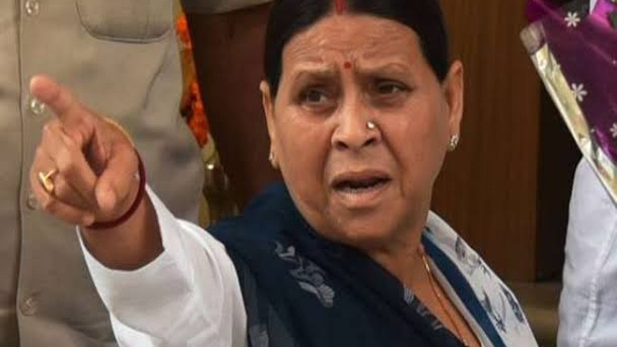Rabri Devi: मीडिया पर भड़की पूर्व मुख्यमंत्री राबड़ी देवी, सभी के सामने लगाई फटकार!