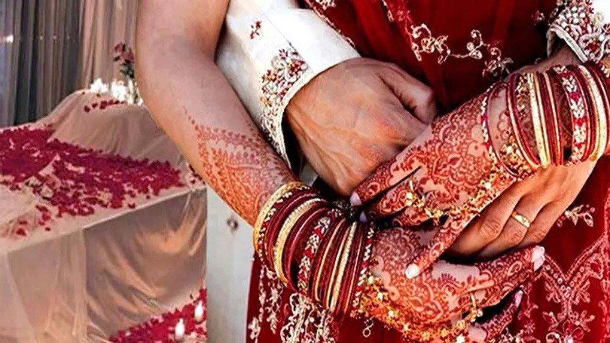 हनीमून पर आया था नव विवाहित जोड़ा, वीडियो कॉल पर बात करते हुए अचानक गायब हुई पत्नी, फिर…