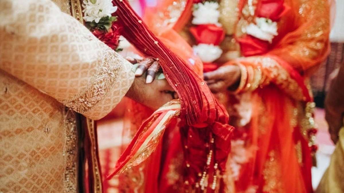 बिहार में महिला के ऊपर चढ़ा प्यार का खुमार, 6 महीने में 3 बार रचाई शादी!