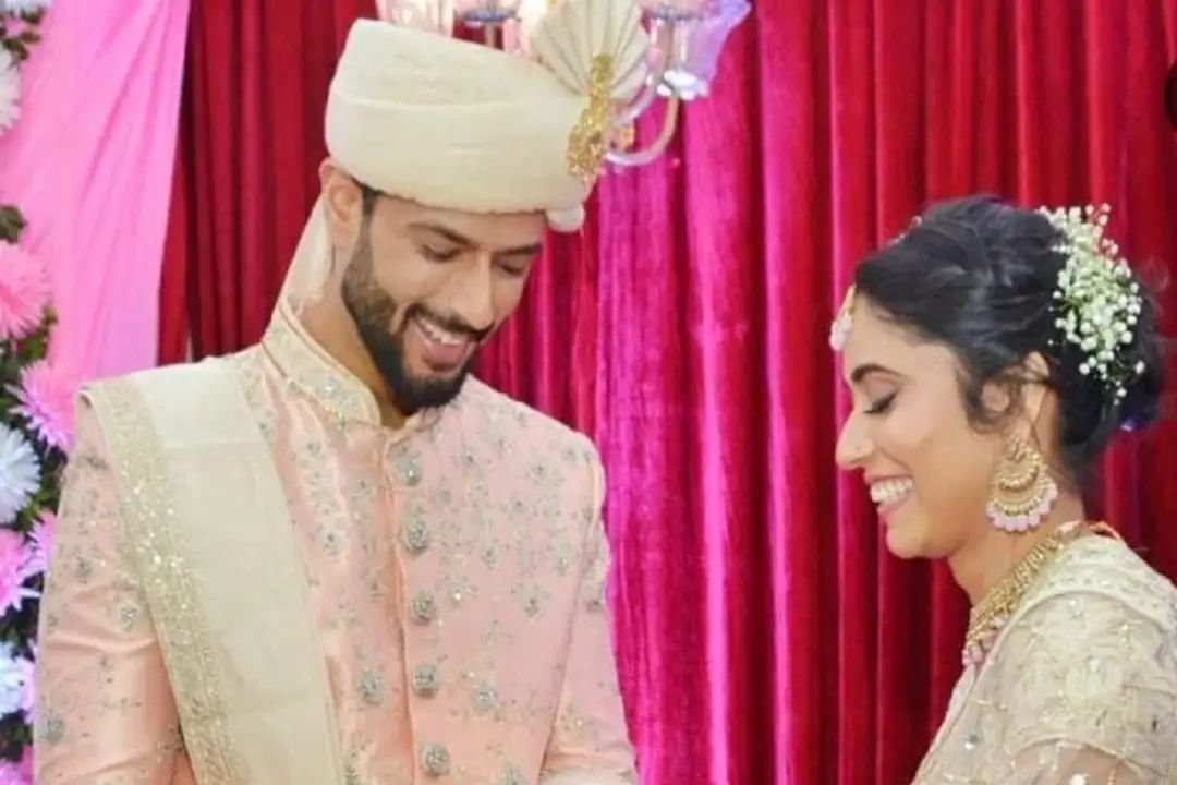 धर्म की तोड़ी बेड़ियां, सालों पुराने प्यार से रचाई शादी, बिल्कुल फिल्मी है ये लव स्टोरी