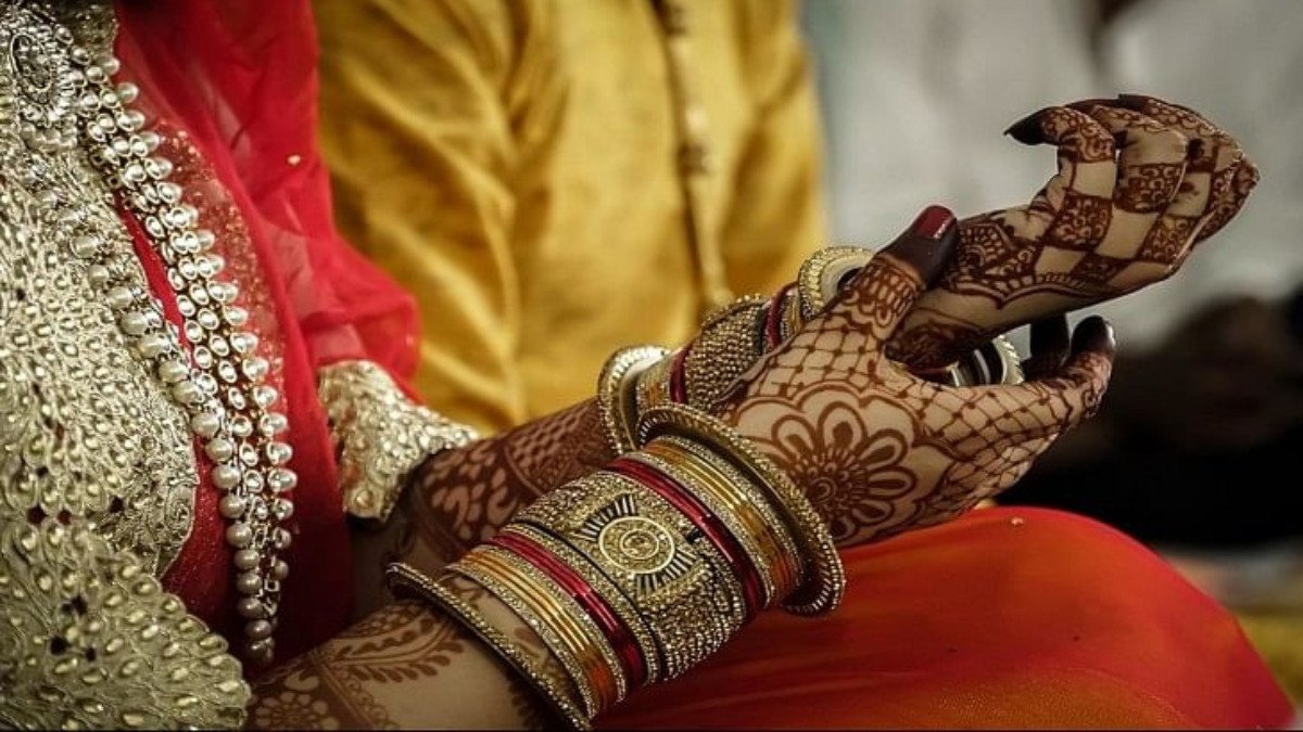बिहार में बॉयफ्रेंड संग फरार हुई चार बच्चों की मां, साथ में ले गई लाखों रुपये के गहने