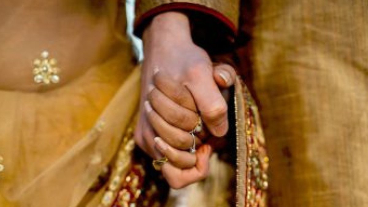 OMG: शादीशुदा महिला को डिलीवरी ब्वॉय से हुआ प्यार, पति और बच्चों को छोड़कर भागी