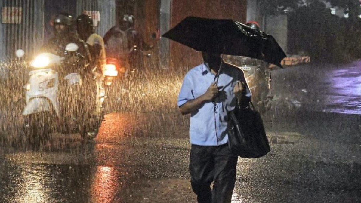 Bihar Today Weather: बिहार में आंधी-तूफान और ओला को लेकर जारी अलर्ट, पटना समेत इन 11 जिलों में होगी मूसलाधार बारिश