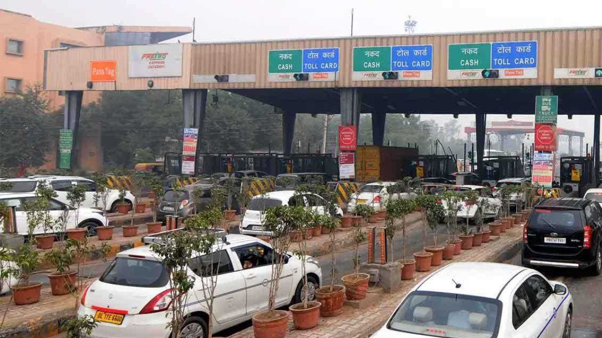 Toll Tax Rules: टोल टैक्स के नियमों में हुआ बड़ा बदलाव, Nitin Gadkari ने जारी की नई गाइडलाइंस