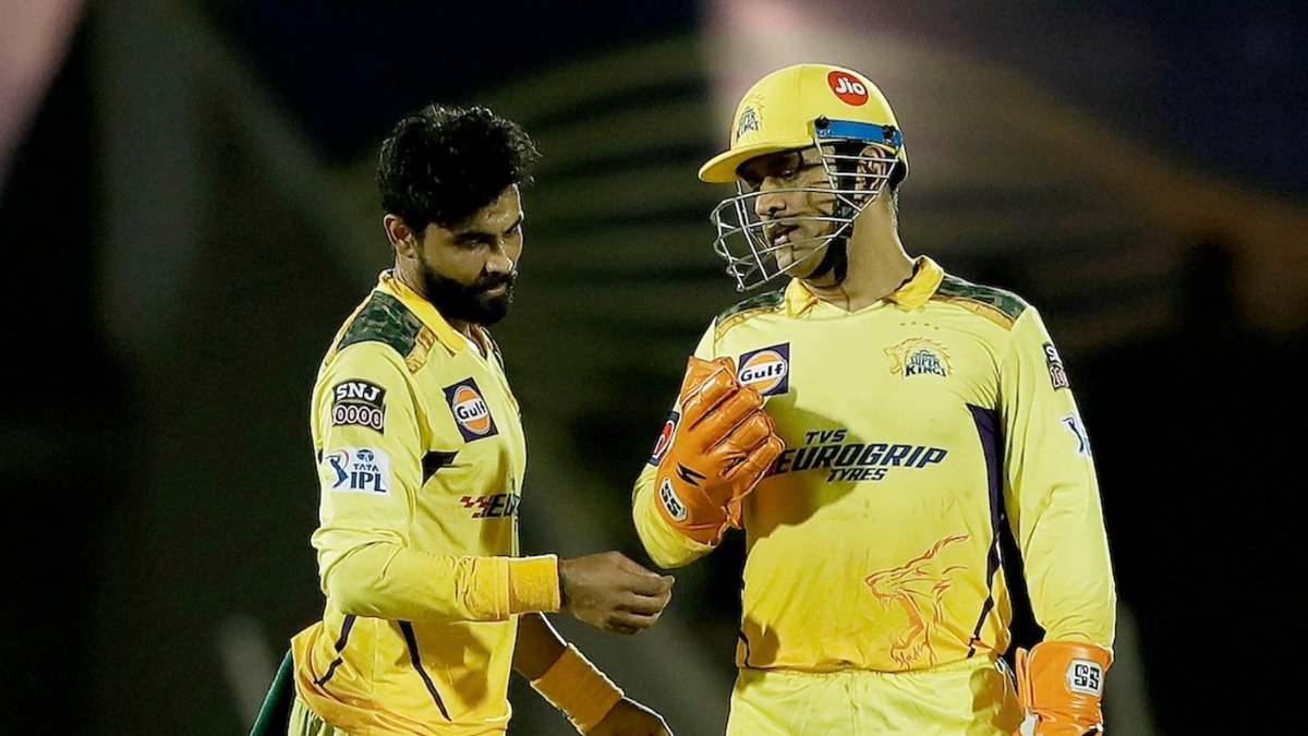 MS Dhoni-Ravindra Jadeja: रवींद्र जड़ेजा और धोनी के बीच में शुरू हुई खटपट! पत्नी रिवाबा ने कहा अपना रास्ता चुनो