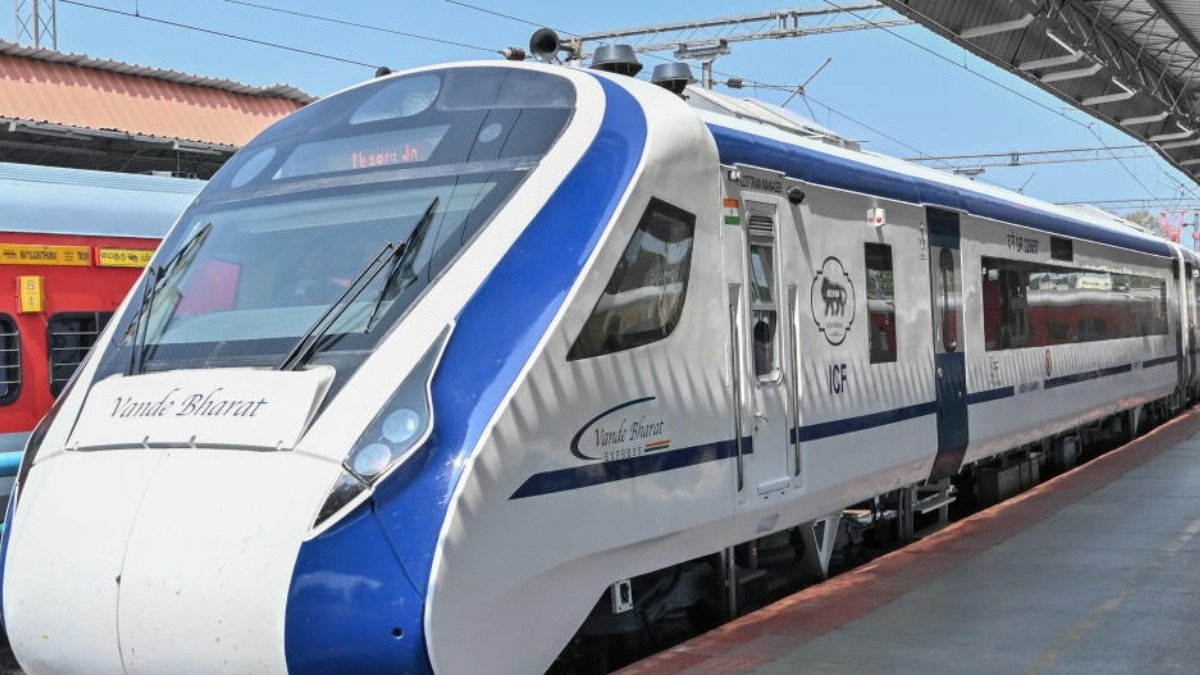 Vande Bharat Train In Bihar: वंदे भारत एक्सप्रेस को इन नए रूटों पर भी चलवाने का प्रयास शुरू, जानिए अभी बिहार के किन रूटों पर दौड़ेंगी ये ट्रेनें..