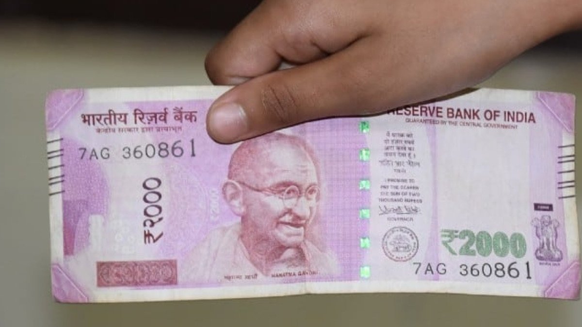 2000 Rupee Note : देश में दो हजार रुपये का नोट हुआ बंद, बैंक में जाकर ऐसे बदलवाएं