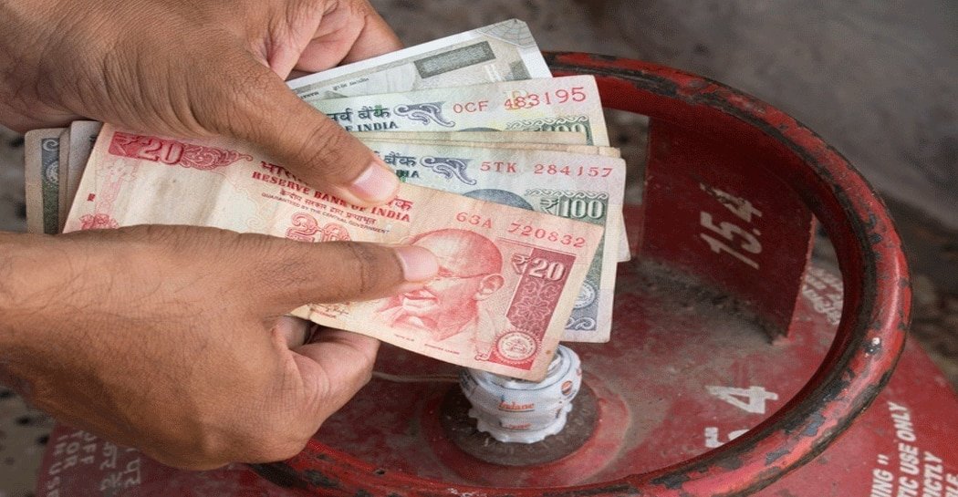 LPG Gas Cylinder Subsidy: सरकार ने जारी की LPG स‍िलेंडर की सब्‍स‍िडी, इन स्टेप्स के जरिए फटाफट चेक करें अकाउंट