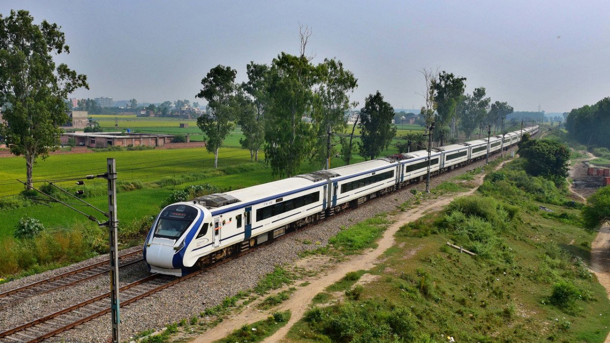Vande Bharat Express Train: बिहार में पटना-रांची वंदे भारत एक्सप्रेस ट्रेन चलाने में कई बाधाएं, फिर से शुरू होगा ट्रायल