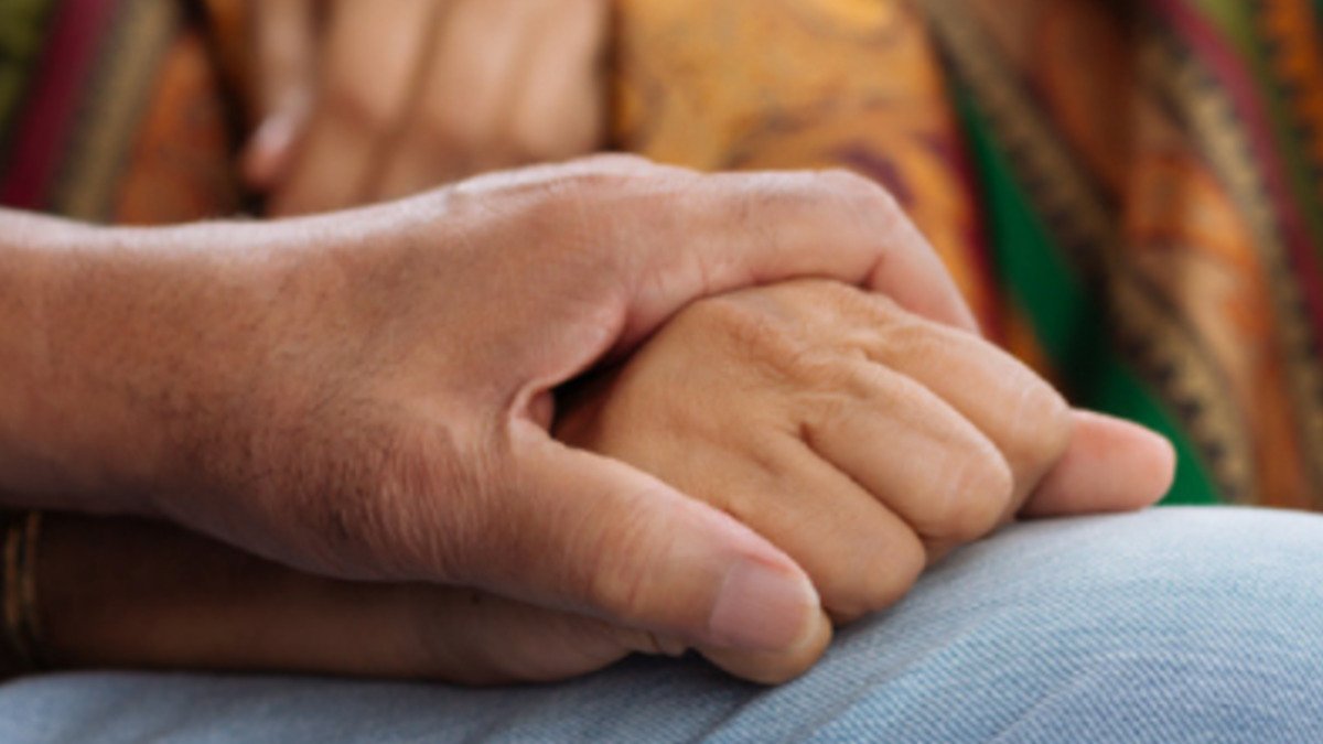 बिहार: प्रेमी संग कमरे में थी दो बच्चों की मां, फिर पहुंच गई सास, एक्स्ट्रा मैरिटल अफेयर का हुआ खुलासा!