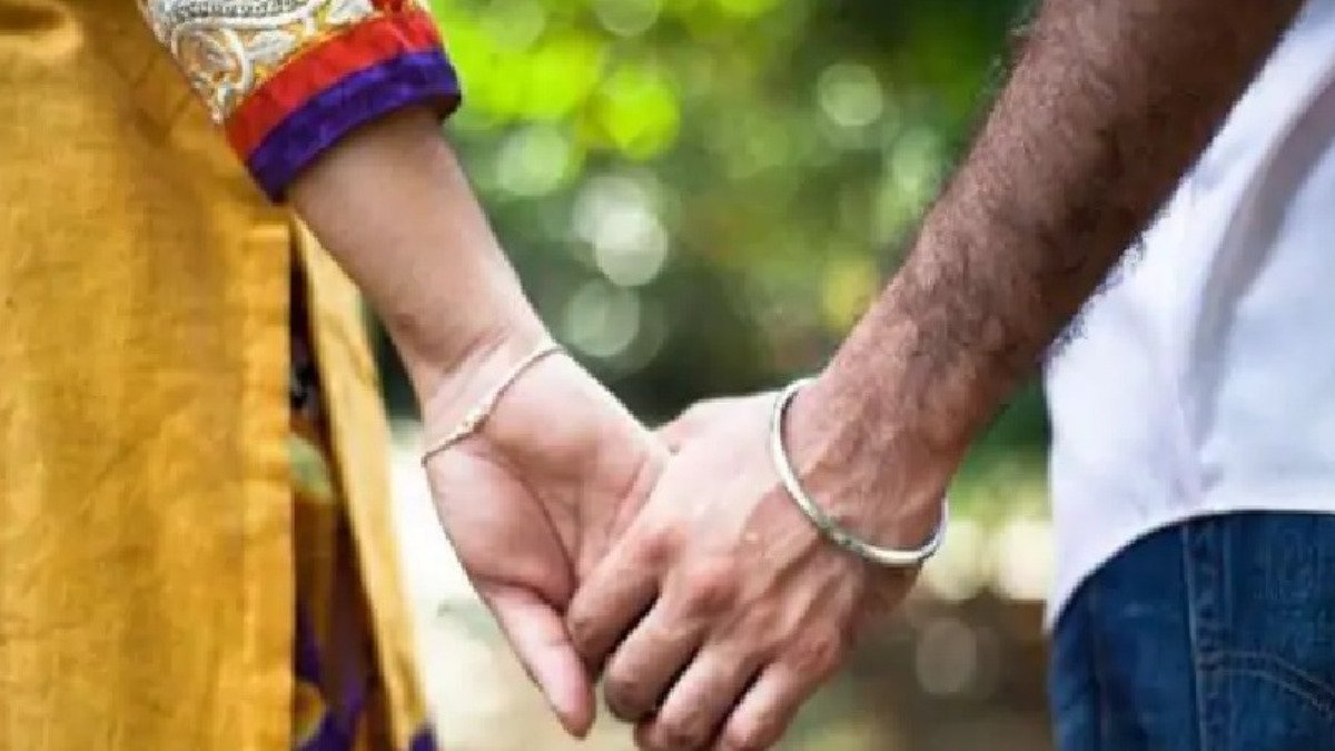 Viral News: महिला का ट्रैक्टर ड्राइवर पर आया दिल, 6 बच्चों को छोड़कर हो गई रफूचक्कर!