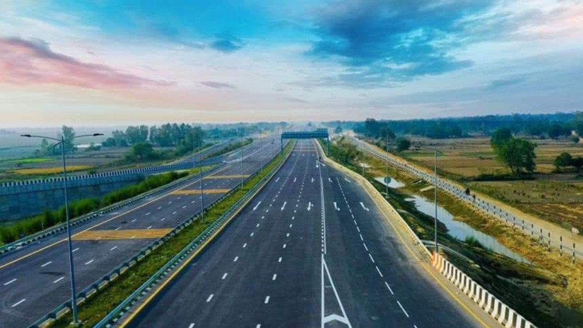 Fourlane Expressway In Bihar: बिहार के इन जिलों से यूपी होते हुए दिल्ली जाना होगा आसान, 2025 तक पूरा होगा ये ड्रीम प्रोजेक्ट