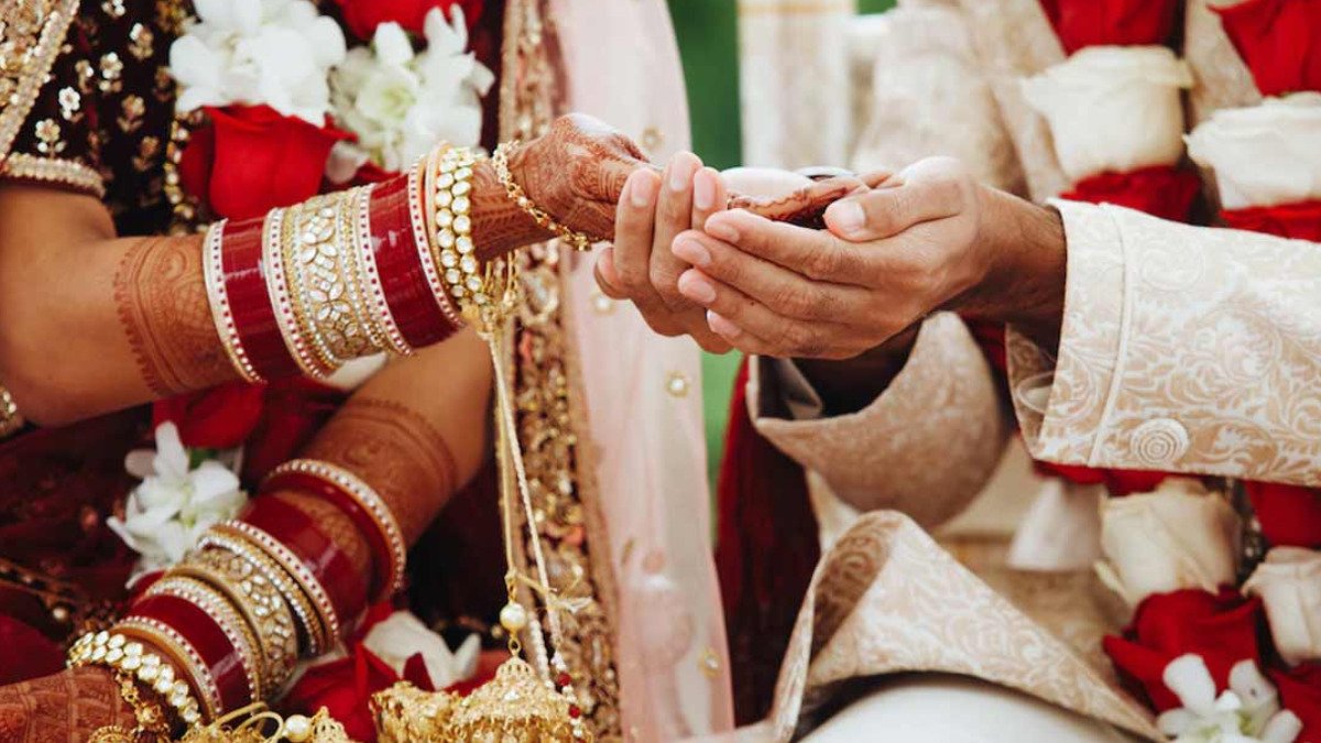 बिहार में पत्नी की नहीं छूटी थी हाथों की मेहंदी, पति को जाना पड़ा जेल!