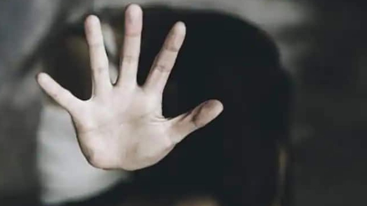 क्या हुआ था जब फेमस अभिनेत्री ने लगाया था सुपरस्टार पर रे’प का आरोप, शिकायत होने के बाद मुकर गई थी 14 साल की नौकरानी