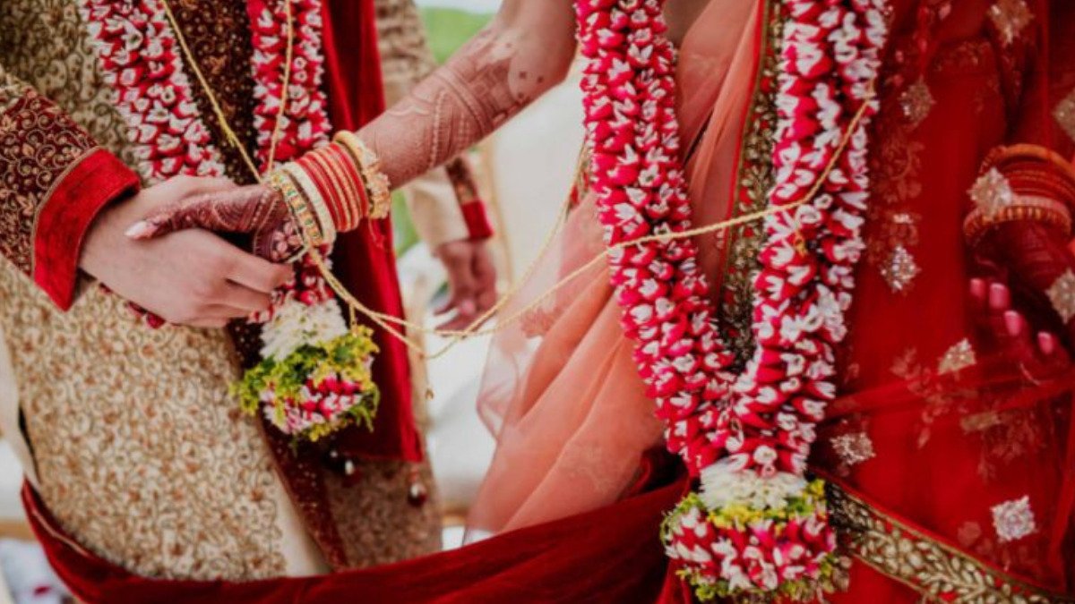 बिहार में दूल्हा बदलकर बारात लेकर पहुंची लड़के की मां, जानिए फिर क्या हुआ..