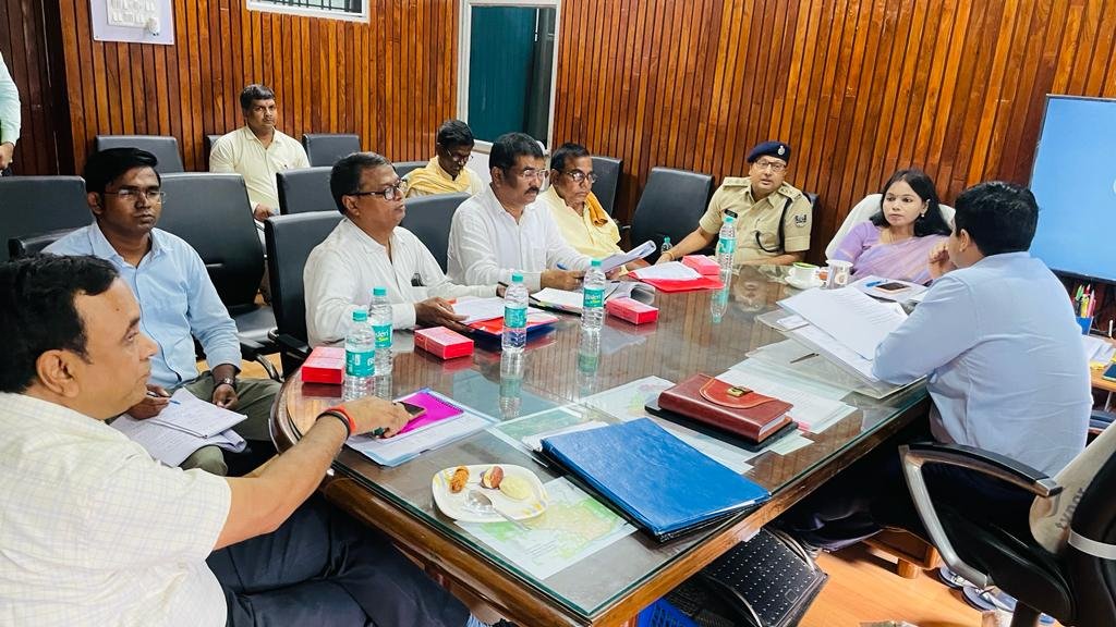 एससी एसटी अत्याचार अनुश्रवण समिति की हुई बैठक