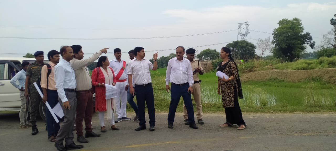 भारत माला परियोजना पथ के प्रस्तावित क्षेत्र का डीएम ने किया निरीक्षण