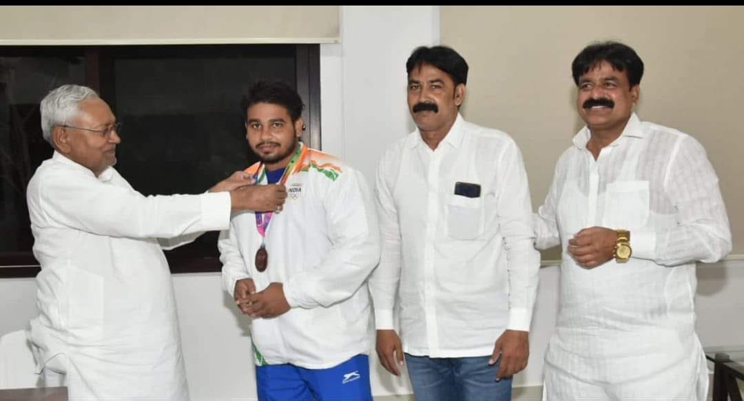 कैमूर के पहलवान आशिफ को मुख्यमंत्री ने किया सम्मानित