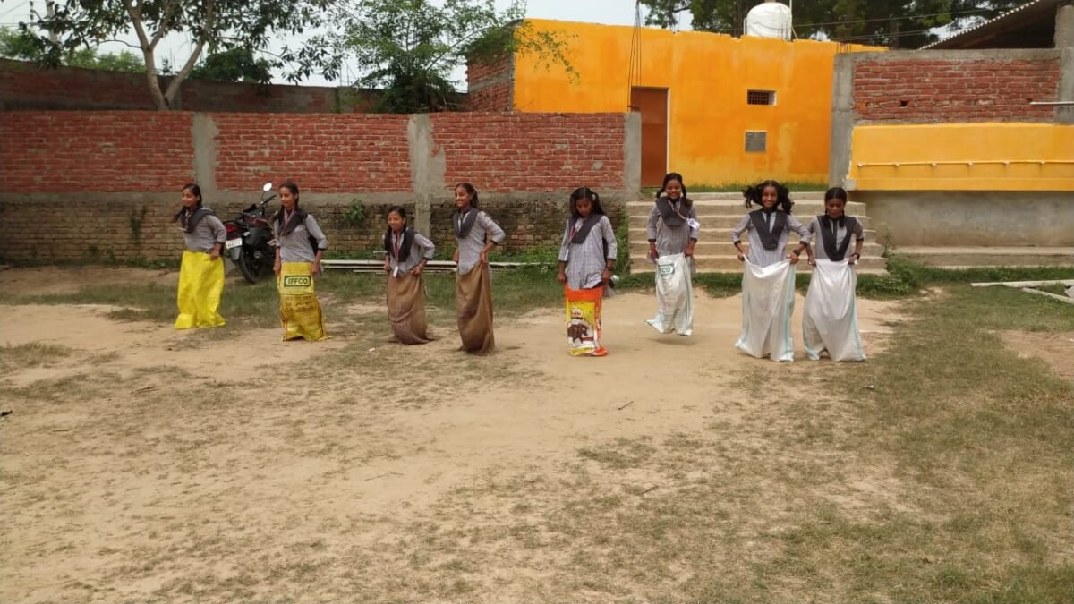 हॉकी के जादूगर के जयंती के अवसर पर सरस्वती शिशु मंदिर में आयोजित हुई प्रतियोगिता।