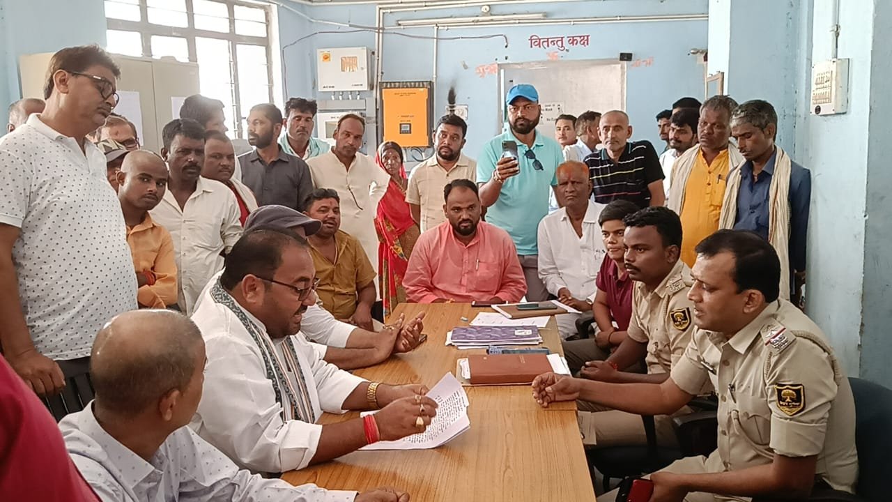 आगलगी पीड़ितों को इंसाफ दिलाने को लेकर  थानाध्यक्ष व अंचलाधिकारी से  मिले लोजपा (रा.) प्रदेश महासचिव  