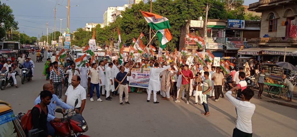 भारत जोड़ो यात्रा की पहली वर्षगांठ पर कांग्रेस ने निकाली पदयात्रा, जुड़ेगा भारत जीतेगा इंडिया के लगाए नारे 