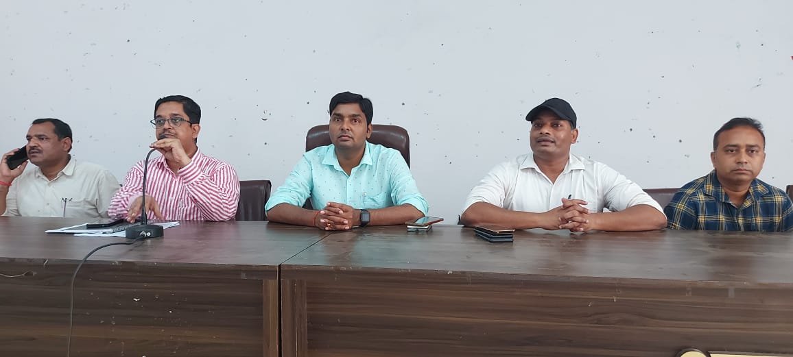 बीएलओ की बैठक में मतदाता सूची सत्यापन की हुई समीक्षा