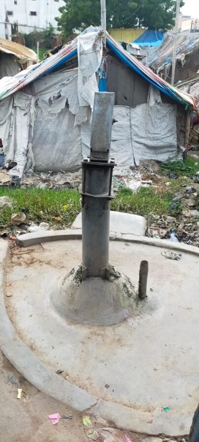 कोचस बस स्टैंड में लगाया गया सरकारी चापाकल बंद,स्थानीय लोगों ने लगाया विभाग पर आरोप