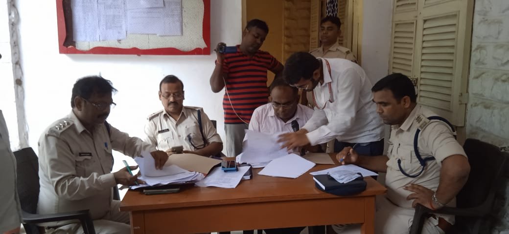 शराब मामले में जब्त 11 वाहनों की हुई नीलामी