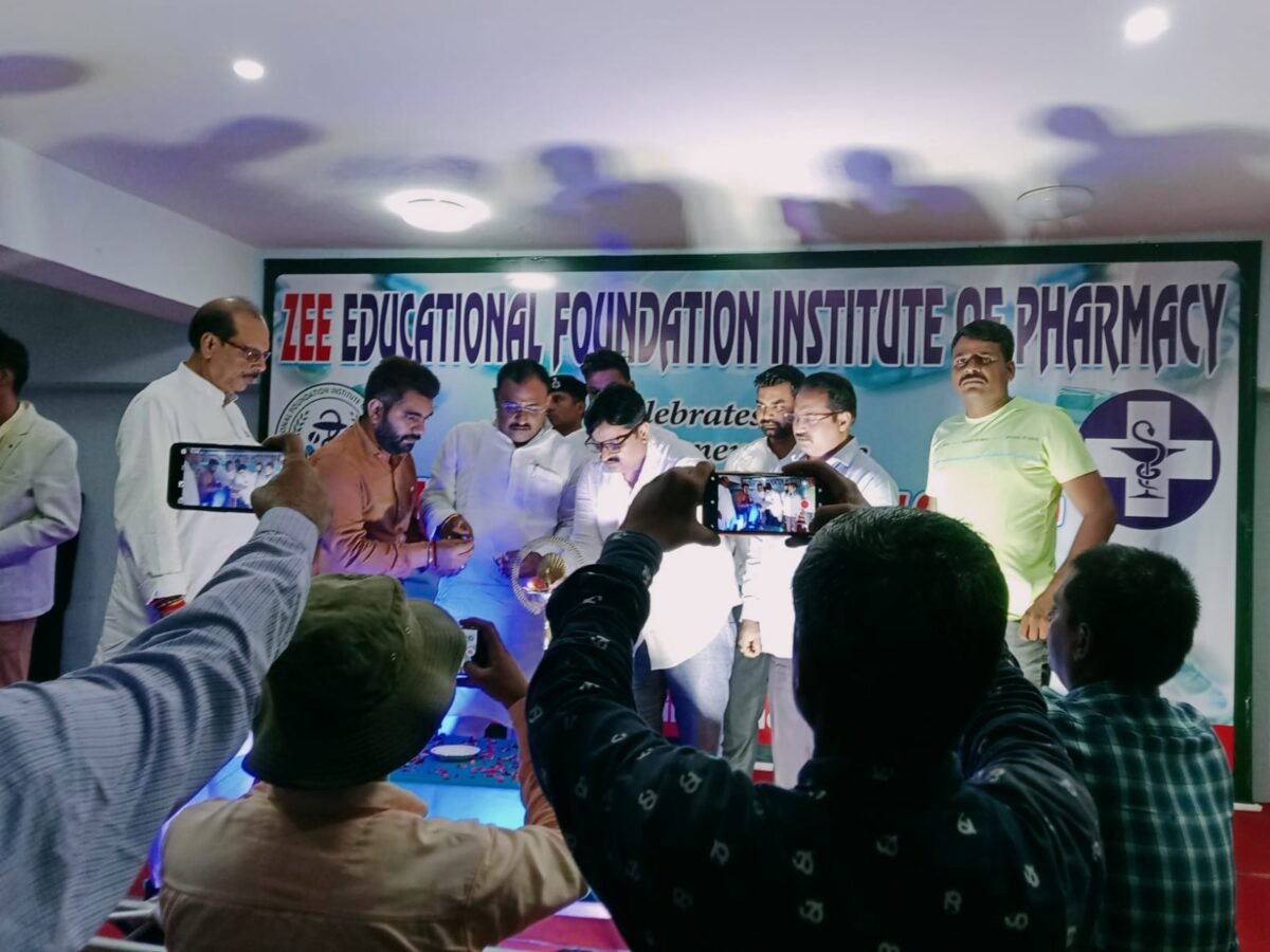फॉर्मेसी का मतलब नौकरी पाना नहीं बल्कि यह सेवा भाव का क्षेत्र हैं – राजन सिंह
