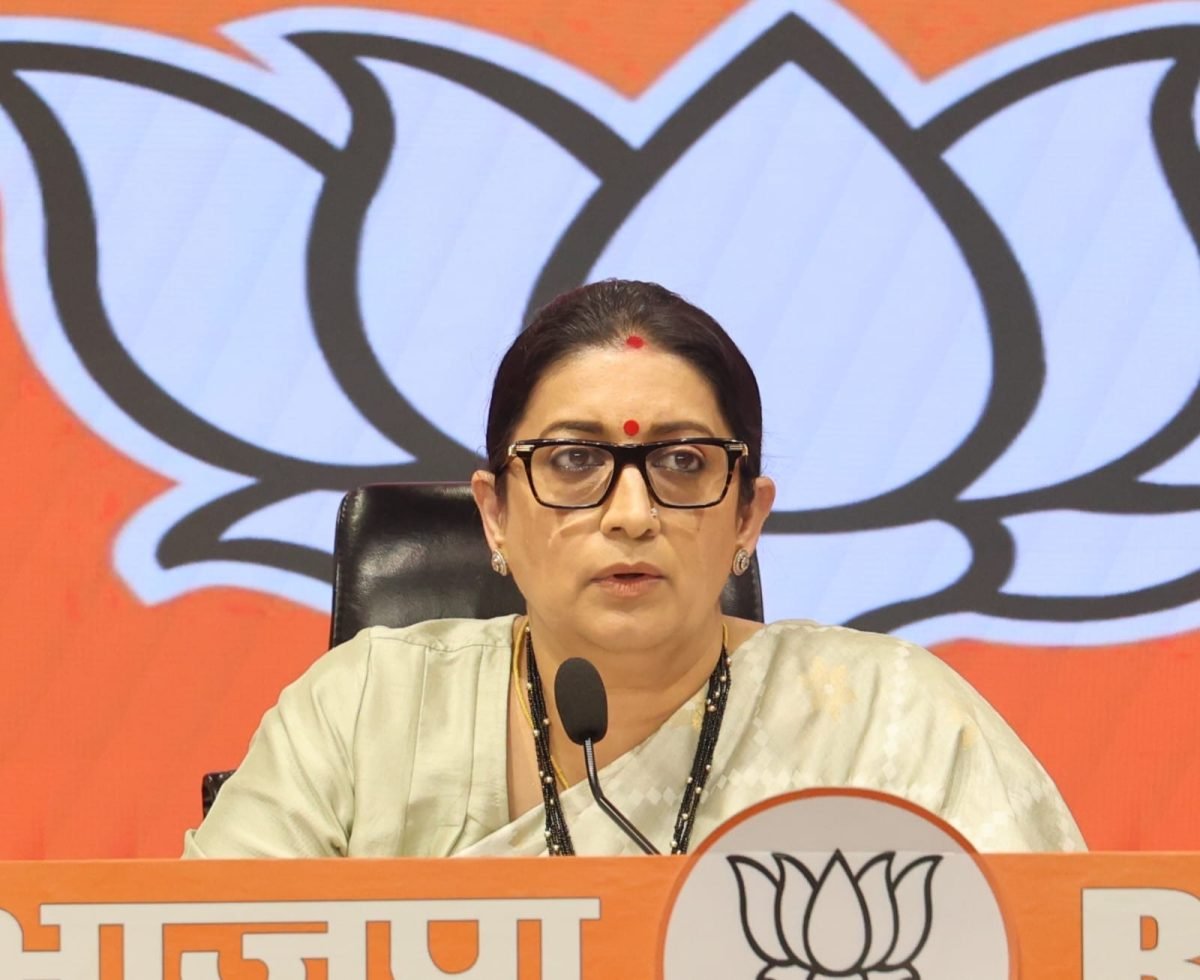 चुनाव आयोग पर सवाल उठाने को लेकर कांग्रेस पर बरसीं स्मृति ईरानी