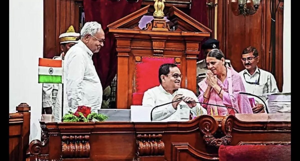 अवधेश नारायण सिंह ने दिया इस्तीफा, रामवचन राय ने संभाला कार्यकारी सभापति का प्रभार