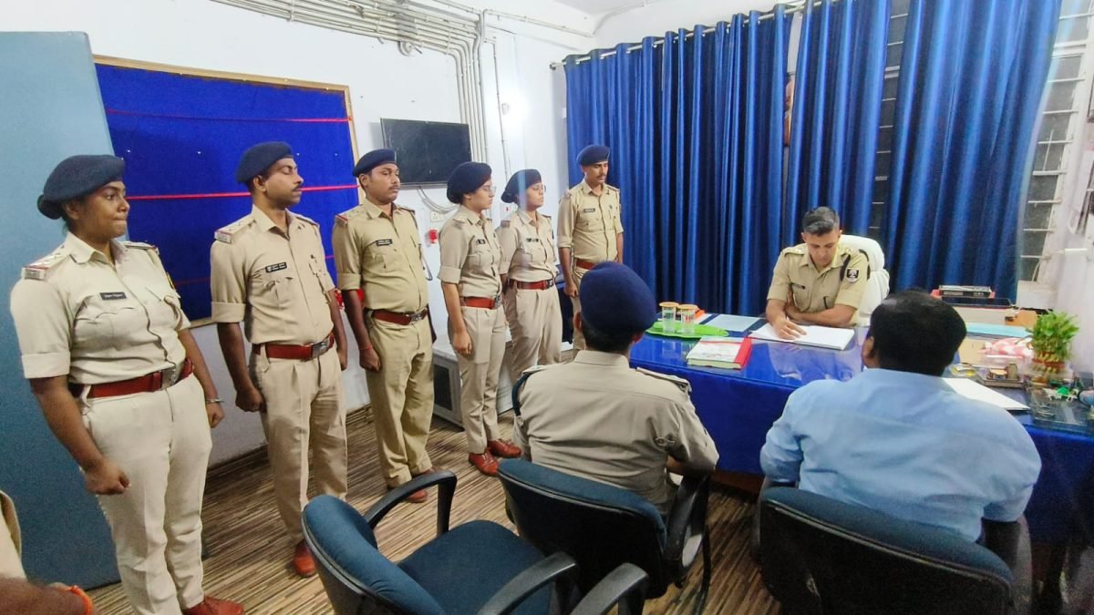 भोजपुर में एसपी का रात्रि निरीक्षण, मुफस्सिल थाना और कंट्रोल रूम की व्यवस्था जांची