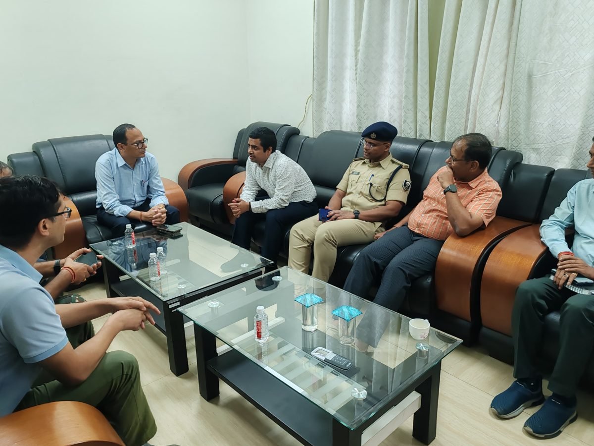 कोसी बराज पर डीएम-एसपी ने भारत-नेपाल अधिकारियों के साथ की बैठक, 3.30 लाख क्यूसेक तक बढ़ सकता है जलस्तर