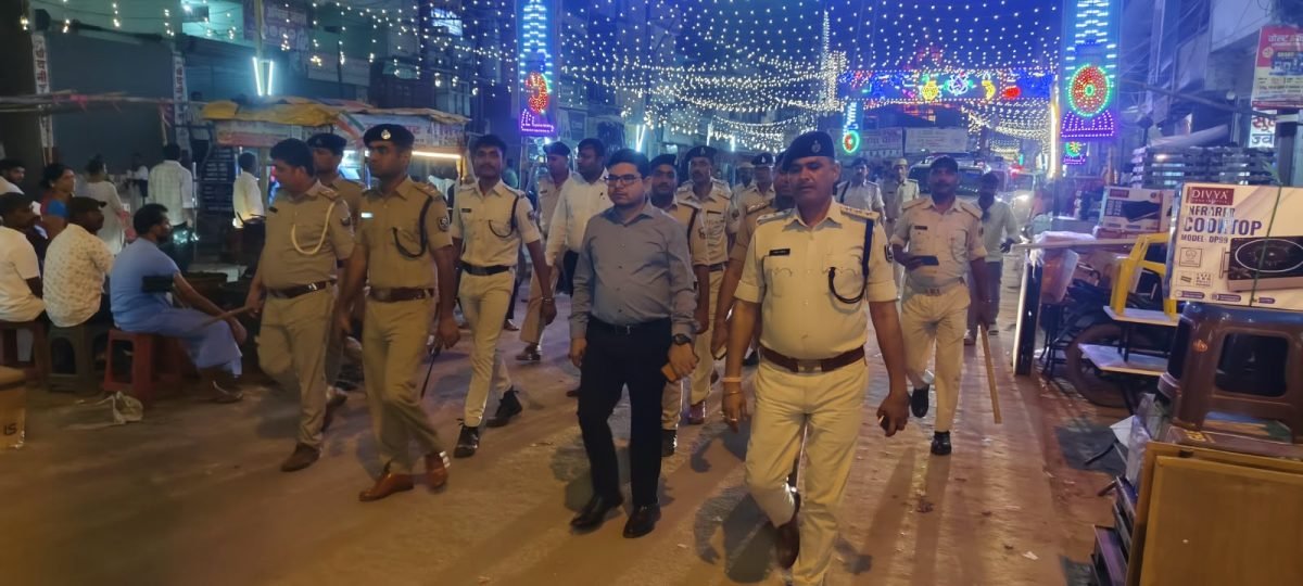 दुर्गापूजा को लेकर मसौढ़ी में पुलिस का फ्लैग मार्च, सुरक्षा व्यवस्था का लिया जायजा