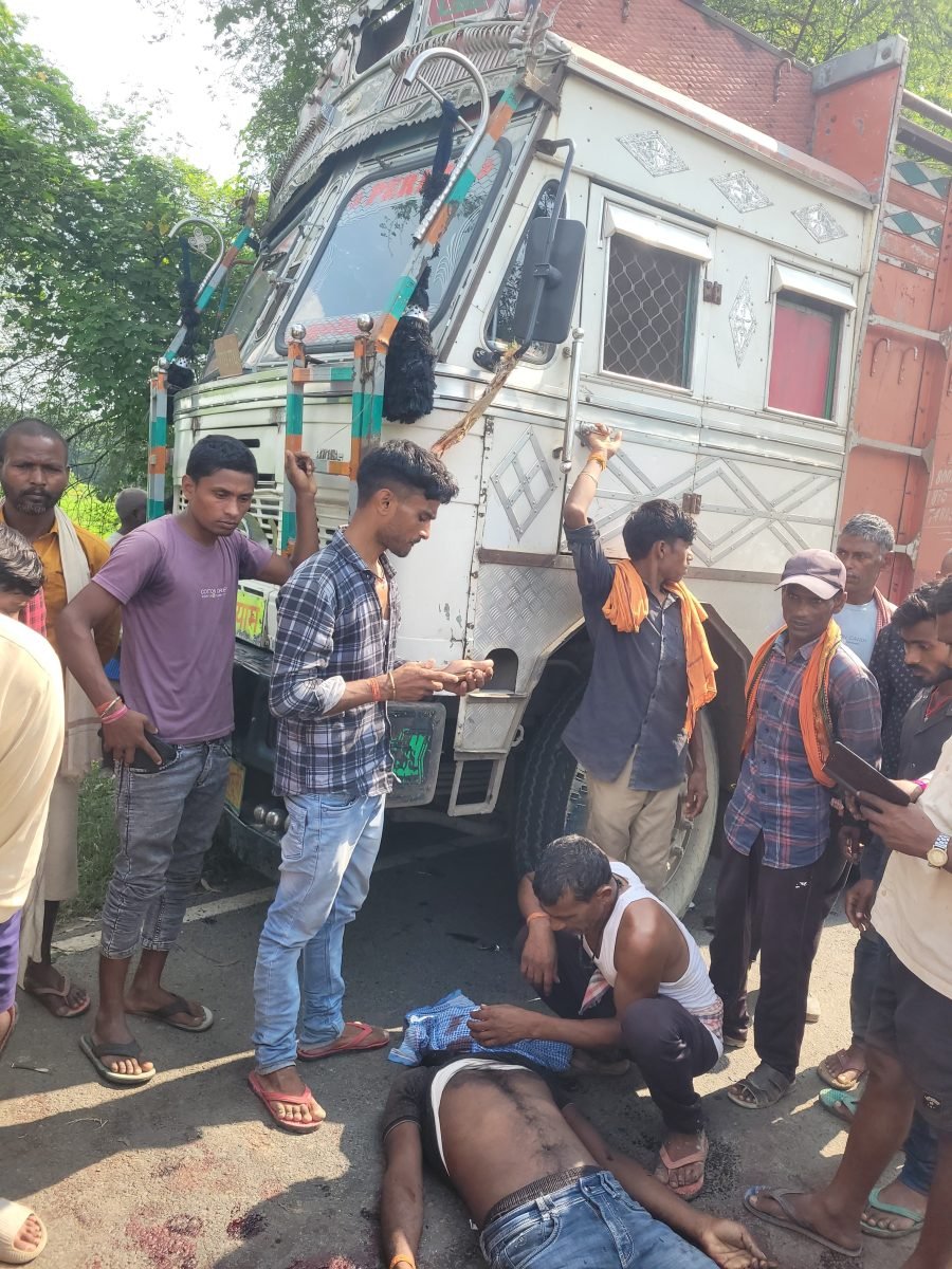 रजौन में तेज रफ्तार ट्रक ने बाइक सवार युवक को रौंदा, मौके पर मौत