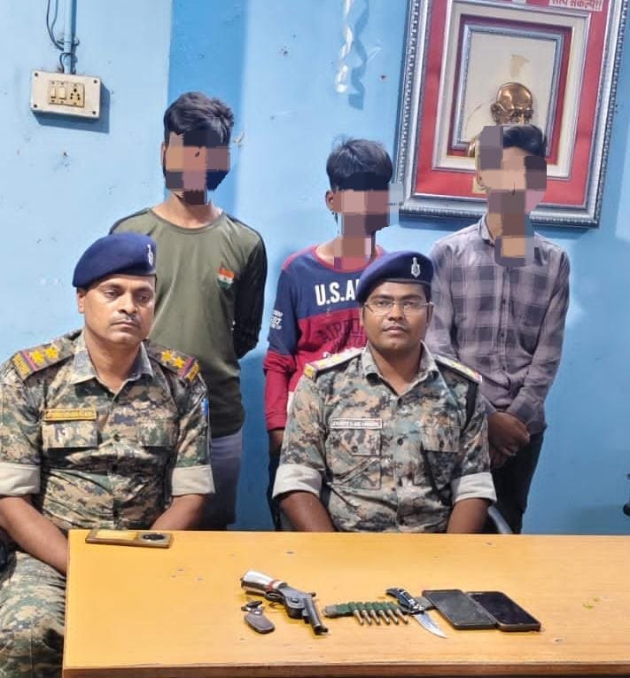 औरंगाबाद में देशी कट्टा व छह कारतूस के साथ तीन गिरफ्तार, चाकू और बाइक भी बरामद