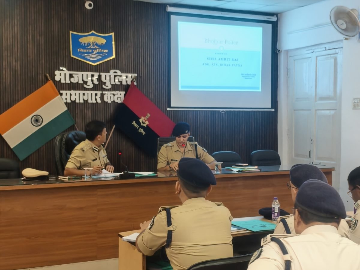 अपराध नियंत्रण और कानून-व्यवस्था को लेकर एडीजी ने की समीक्षा बैठक